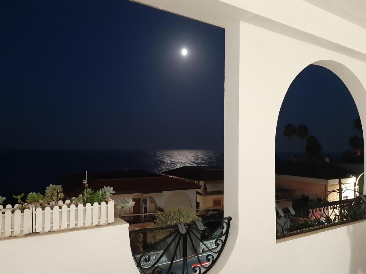 B&B Sea Terrace Aci Castello Exterior foto