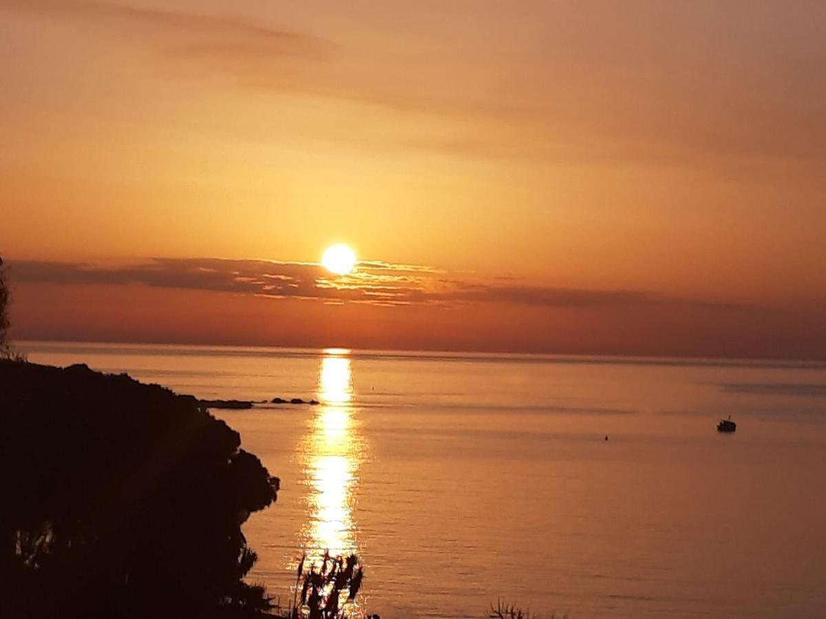 B&B Sea Terrace Aci Castello Exterior foto